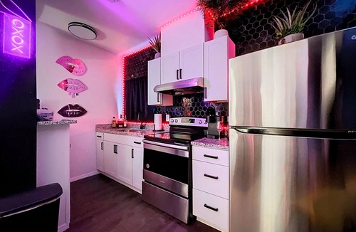 North Hyde Park House | Sultry Studio w/Backyard & Parking in South Tampa