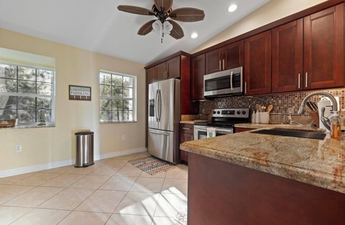Rock Harbor House | Summer Dates Open Spacious 4BR/3BA Mariner's Club Retreat w pools & pickleball