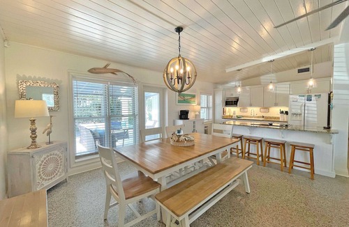 Villa Segunda House | Summer Savings! Beach Bungalow Steps to the Beautiful Gulf & Sugar White Sand