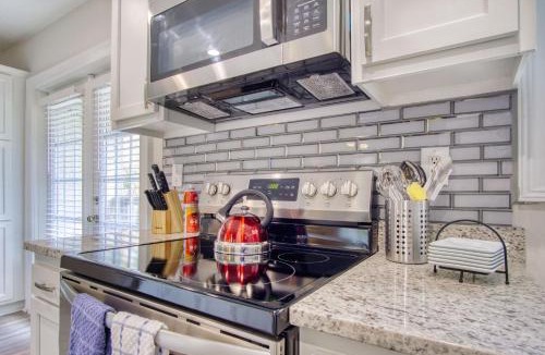 San Jose House | Summer Spot! Charming Florida Cottage 5min to San Marco