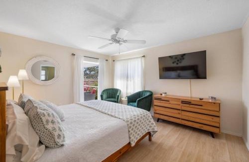 South Venice House | Summer Vacation 10 mins to Beaches Private heated Pool king beds