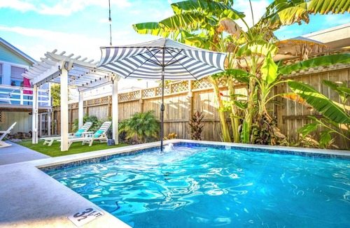 Galveston House | Summerwind: Award Winner! Pool, Firepit & 3 Blocks to Beach