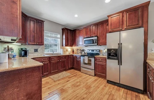 Branson House | Sun, Fun, and Bathrooms for Everyone! 4BD Suites – One-Level – Great Location!