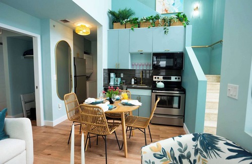 South Pointe Condo | Sun-kissed Retreat: Pool, Beach Access, BBQ & Balcony!