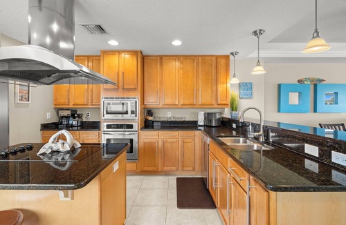 Clearwater Beach Condo | Sun West Palms - Suite 203 - 3 Bd/Ba - 3rd Story Bay Water View.