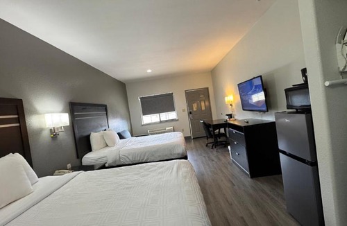 Pleasanton Hotel | Sunbridge Inn & Suite Extended Stay