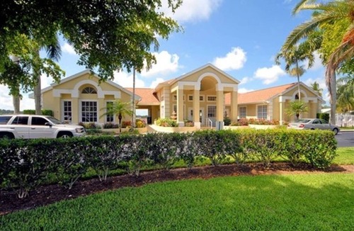 Crown Pointe House | Sundrenched Florida Paradise !