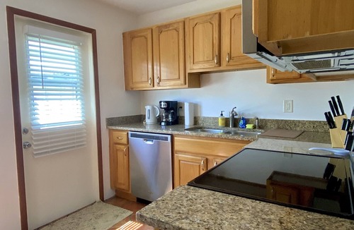 East Ocean Ave Apartment | Sunny 1 Bed 2 Bath Apt Steps From Water and 5min to Beach