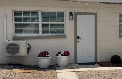 Orlando Apartment | Sunny Baldwin Park Studio Walk to Cafés Near Downtown