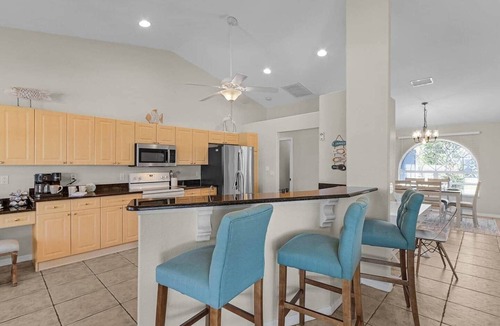 Mariner House | Sunny Cape Coral 4BR Heated Pool & Screened Lanai