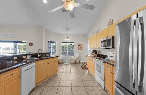 Mariner House | Sunny Cape Coral 4BR Heated Pool & Screened Lanai
