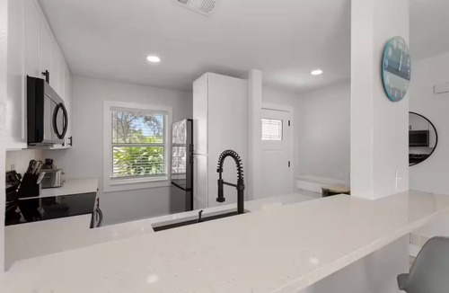 Osprey House | Sunny Coastal Escape