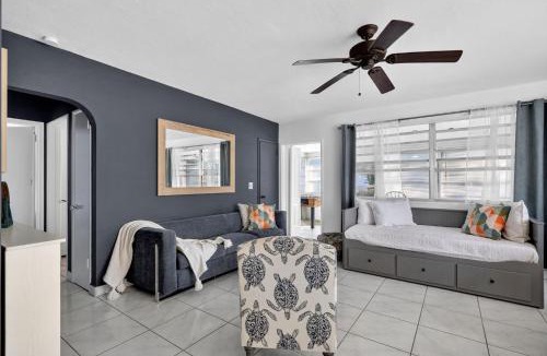 Royal Poinciana House | Sunny Escape at Hollywood