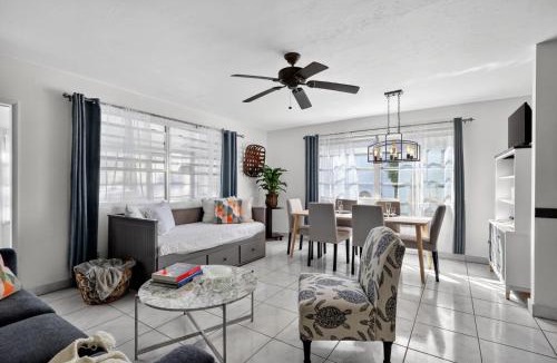 Royal Poinciana House | Sunny Escape at Hollywood