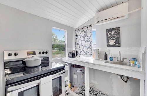 Wimauma House | Sunny Haven | Bright & Cozy