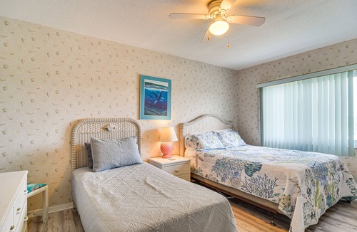 Seminole Condo | Sunny Indian Shores Condo w/Beach Access!