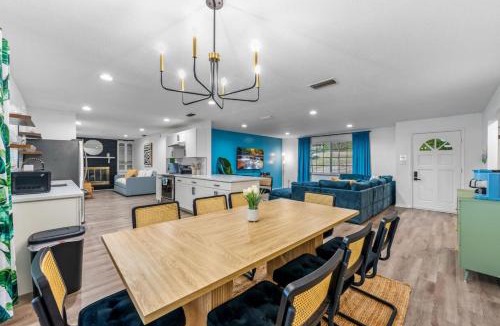 Fruitland Park House | Sunny Lakeside Retreat with Pool and Firepit