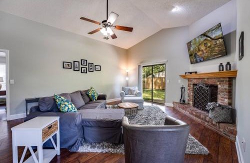 Doctors Inlet House | Sunny Lemon