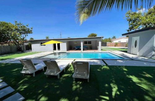 Ludlam Apartment | Sunny Resort Oasis with Heated Pool Ping Pong