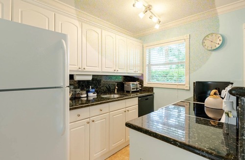 Grandview Heights Apartment | Sunny Retreat: Cozy APT in WPB #2