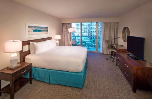 Hollywood South Central Beach Hotel | Sunny Retreat | Restaurant + Outdoor Pool