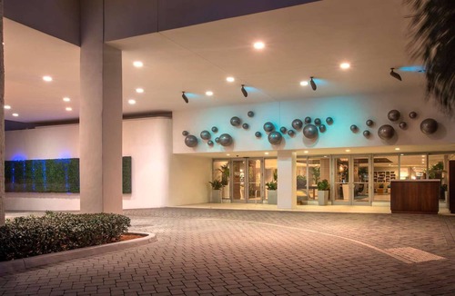 Hollywood South Central Beach Hotel | Sunny Retreat | Restaurant + Outdoor Pool