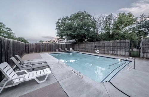 Bowie House | Sunny Side Town Home - 2BR/2BA - Seasonal Pool