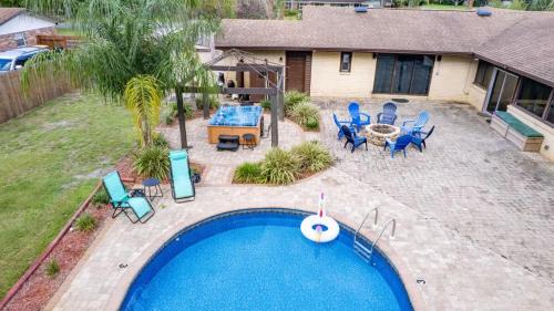 Jacksonville House | Sunny Soak Spot - Team Joseph Ellen