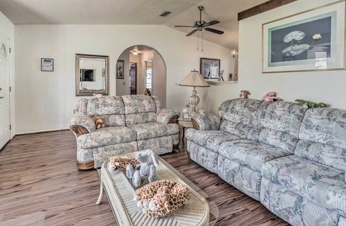Spring Hill House | Sunny Spring Hill Hideout w/ Lanai and Pool!