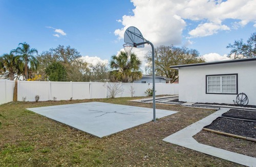 Tampa House | Sunny Terrace Pool Hot Tub B-Ball CT Near Busch Gardens & USF Sleeps 10
