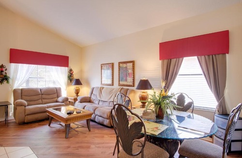 Bridgeford Crossing House | Sunny Villa w/Lanai: 17 Mi to Disney!