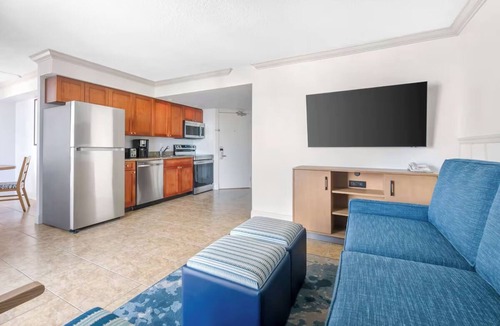 Ormond Beach Hotel | Sunrise 1BR Suite w/Kitchen l Near Daytona Lagoon & Atlantic Ocean Walks