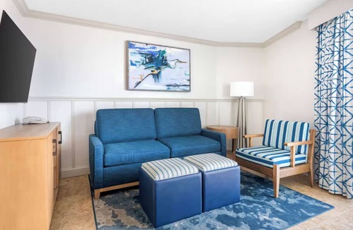 Ormond Beach Hotel | Sunrise Suite for Family Fun, Sand Play & Boardwalk Excursions