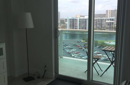 Hollywood South Central Beach Apartment | Sunrise+Sunset on the Beach