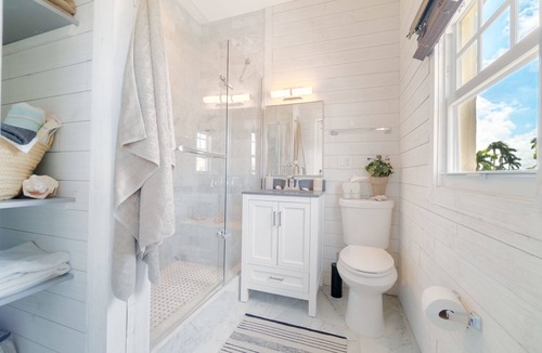 Palm Beach Condo | Sunset Executive Corner Suite - Renovated 1bd/1ba (+parking and balcony)