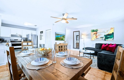 BallenIsles House | Sunset Oasis ☆ Relaxing Vacation Home with Jacuzzi ☆ Near Beaches