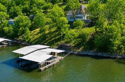 Linn Creek House | Sunset Pointe Lakefront Home with Private Dock and Stunning Views