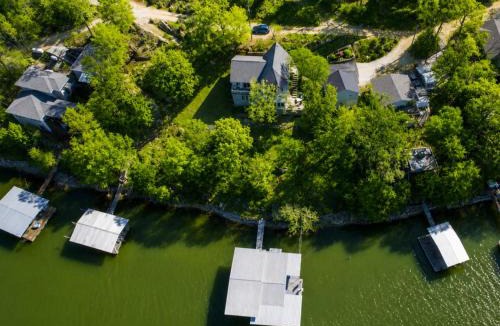 Linn Creek House | Sunset Pointe Lakefront Home with Private Dock and Stunning Views