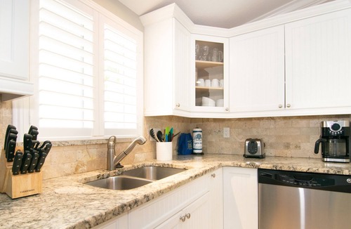 Ilexhurst Condo | Sunset Villas 2/1 Pool Condo Lush Tropical Landscape Walk To Sugar Sand Beach