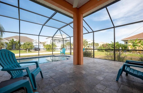 Marineland Acres House | Sunshine Beach, 3 Bedrooms, Private Pool, WiFi, Pet Friendly, Sleeps 8