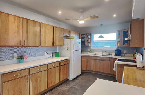 Painters Hill Cottage | Sunshine House by Distinctive Beach Rentals