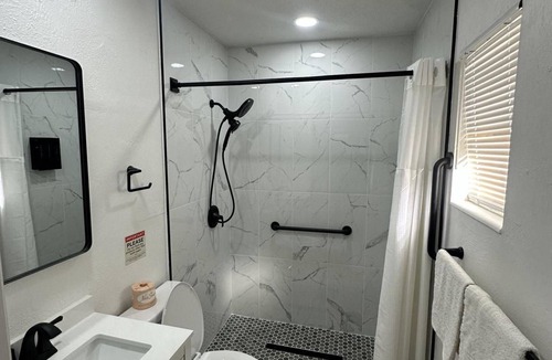 Pappas Colony Hotel | Sunshine Inn