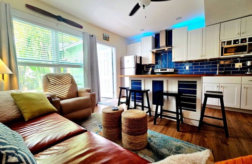 Old Town Cottage | Sunshine Siesta Cottage~Great Old Town Location, Pool, Private Hot Tub!