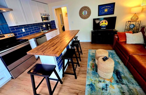Old Town Cottage | Sunshine Siesta Cottage~Great Old Town Location, Pool, Private Hot Tub!