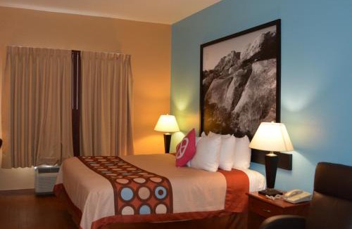 McKinney Hotel | Super 8 by Wyndham Austin/Airport South