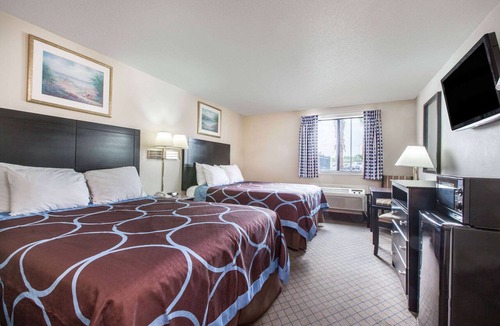 Cleveland Hotel | Super 8 by Wyndham Cleveland TX