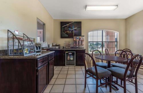 Greenville Hotel | Super 8 by Wyndham Greenville
