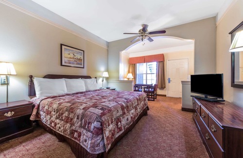 Greenville Hotel | Super 8 by Wyndham Greenville