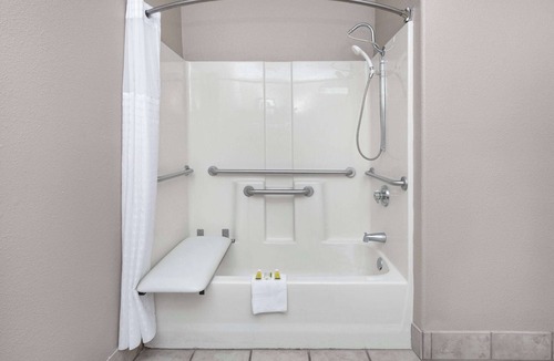 New Braunfels Hotel | Super 8 by Wyndham New Braunfels I-35