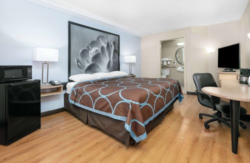 New Braunfels Hotel | Super 8 by Wyndham New Braunfels I-35